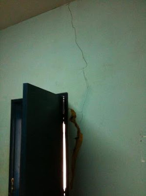 IMAGEM - Parede rachada no Fórum de Parnarama