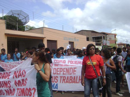 IMAHEM - No maranhão, alunos protestam contra falta de professores